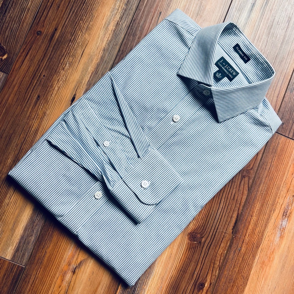 J.Crew Navy and White Classic Fit Pinstripe Shirt. Size S 14-14 1/2. - Picture 4 of 6